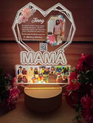 Lámpara LED MAMÁ con corazón geométrico · Fotografía 2