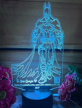 Lámpara LED Batman grabado · Fotografía 2